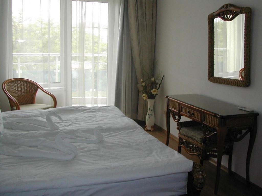 Oasis Suites Apartments And Studios Ravda Habitación foto