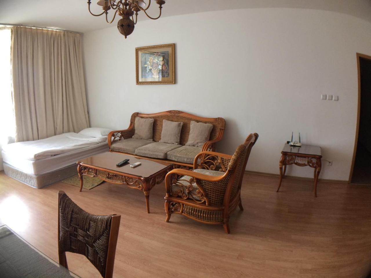 Oasis Suites Apartments And Studios Ravda Exterior foto
